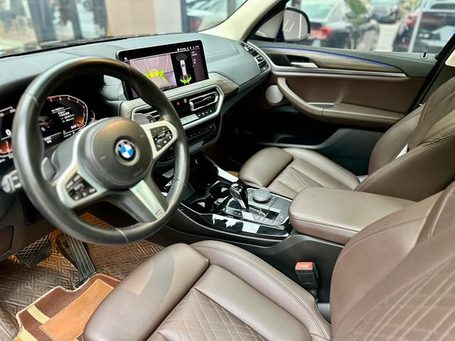 BMW X3 2022 xDrive30i Leading Type M Obsidian Night Suit interior photo 8