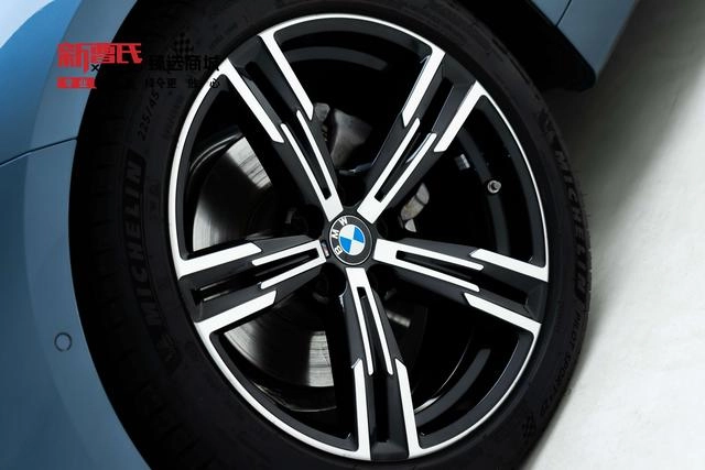 BMW 4 Series 2023 425i M Conjunto deportivo exterior foto 5