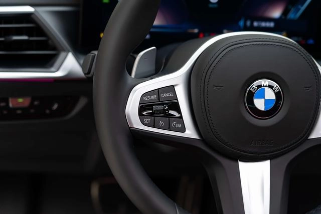 BMW 4 Series 2023 425i M Conjunto deportivo interior foto 13