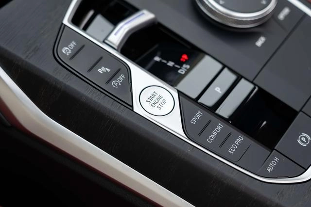 BMW 4 Series 2023 425i M Conjunto deportivo interior foto 17