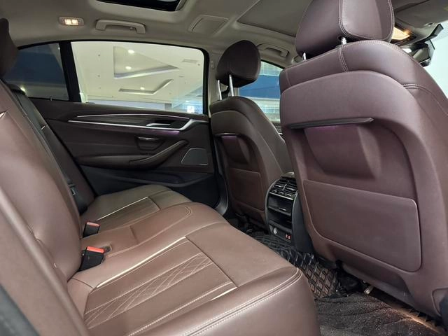 BMW 5 Series 2023 530Li Leading Type Luxury Set exterior photo 9