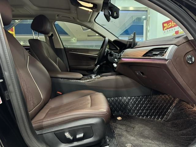 BMW 5 Series 2023 530Li Leading Type Luxury Set interior photo 11