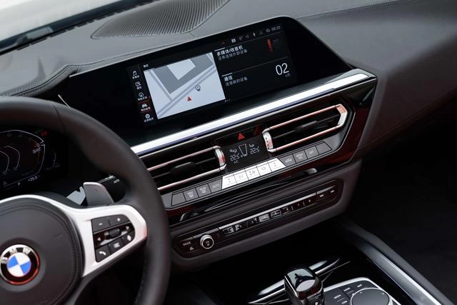 BMW Z4 2023 sDrive 25i M Sports suit interior photo 12