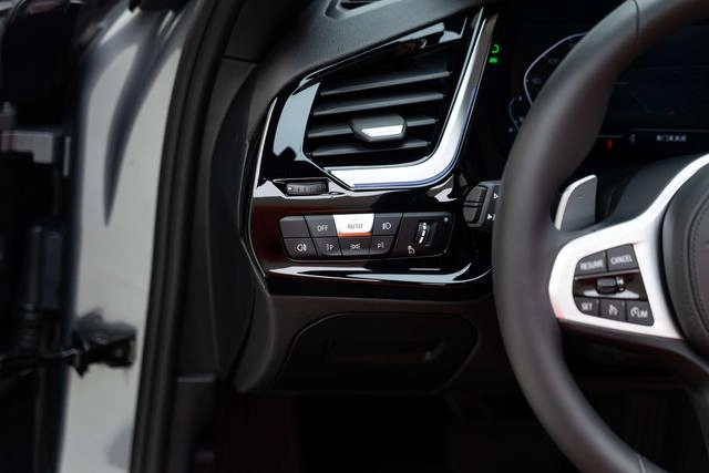 BMW Z4 2023 sDrive 25i M Sports suit interior photo 15