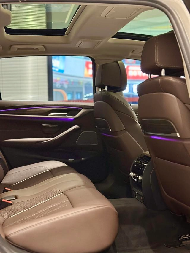 BMW 5 Series 2021 530Li Premium Class Luxury Set interior photo 9