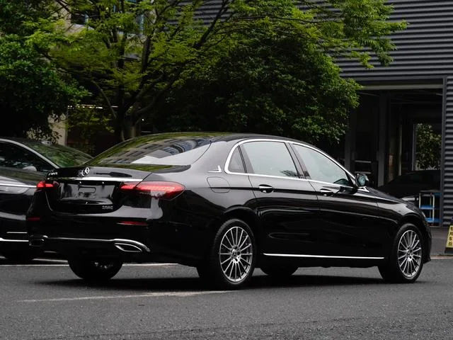 Mercedes-Benz E-Class 2023 E 260 L Voiture extérieur photo 4