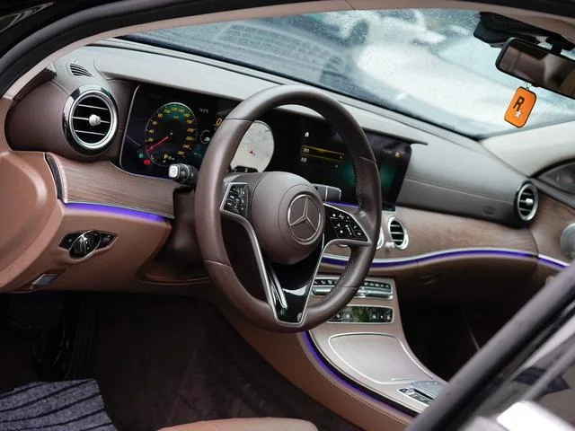 Mercedes-Benz E-Class 2023 E 260 L Voiture extérieur photo 9