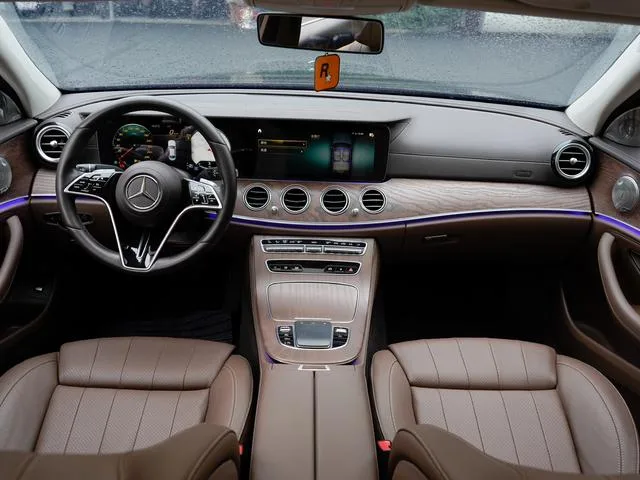 Mercedes-Benz E-Class 2023 E 260 L Voiture intérieur photo 13