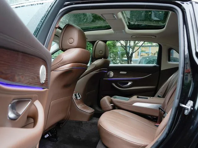 Mercedes-Benz E-Class 2023 E 260 L Voiture intérieur photo 16