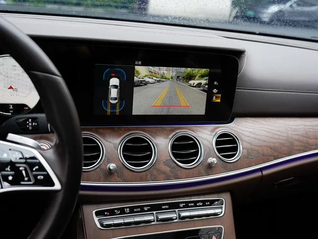 Mercedes-Benz E-Class 2023 E 260 L Voiture intérieur photo 18