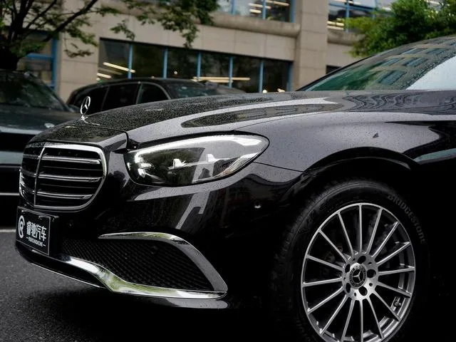 Mercedes-Benz E-Class 2023 E 260 L Voiture intérieur photo 20