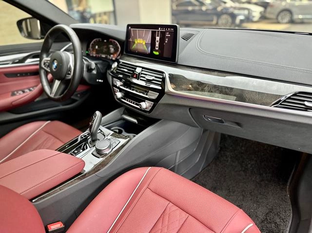 BMW 5 Series 2021 Модификация 525Li M Спортивный костюм интерьер фото 8