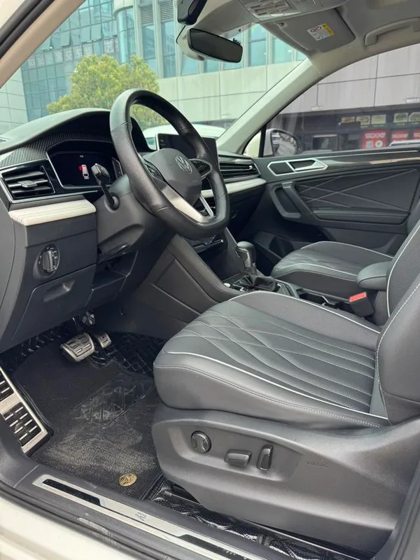 Volkswagen Tiguan L 2022 330TSI Tracción automática a dos ruedas R-Line Edición Yuexiang interior foto 8