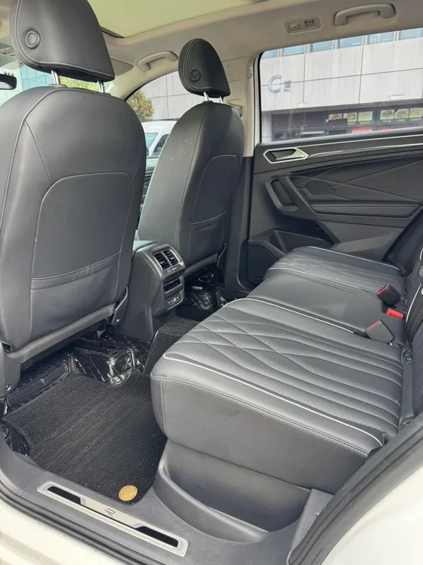 Volkswagen Tiguan L 2022 330TSI Tracción automática a dos ruedas R-Line Edición Yuexiang interior foto 9
