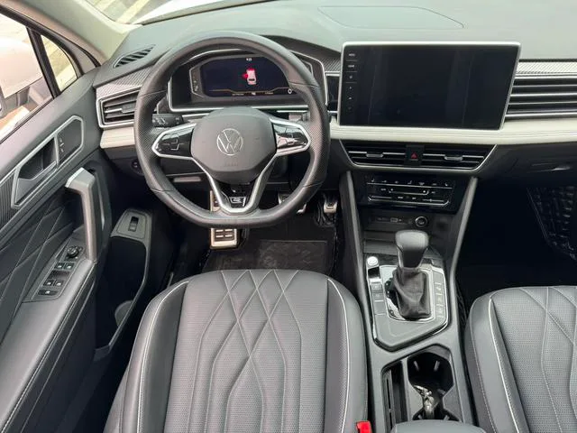 Volkswagen Tiguan L 2022 330TSI Tracción automática a dos ruedas R-Line Edición Yuexiang interior foto 12