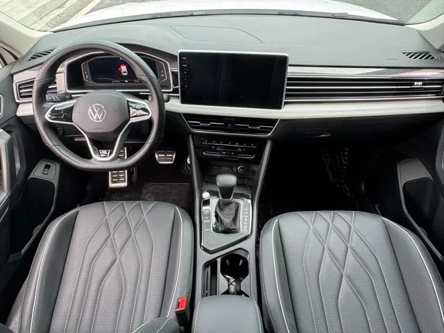 Volkswagen Tiguan L 2022 330TSI Tracción automática a dos ruedas R-Line Edición Yuexiang interior foto 13