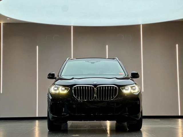 BMW X5 2021 Mise à jour xDrive40i Type de luxe M Ensemble de sport extérieur photo 2