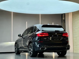 BMW X5 2021 Mise à jour xDrive40i Type de luxe M Ensemble de sport extérieur photo 4