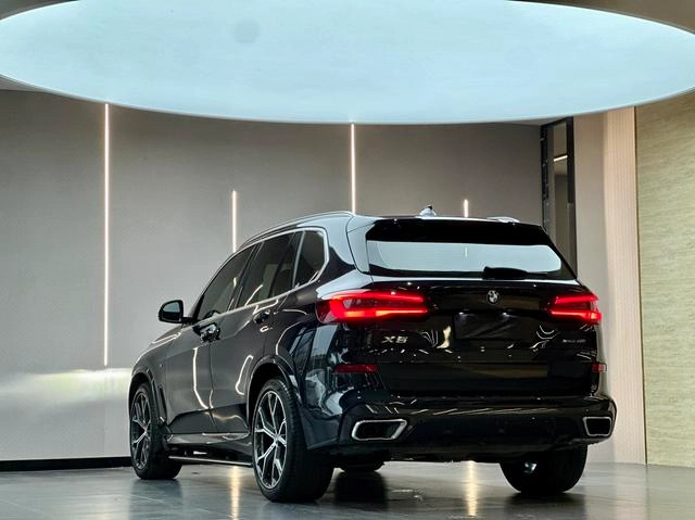 BMW X5 2021 Mise à jour xDrive40i Type de luxe M Ensemble de sport extérieur photo 4