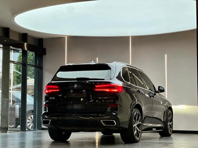 BMW X5 2021 Mise à jour xDrive40i Type de luxe M Ensemble de sport extérieur photo 6