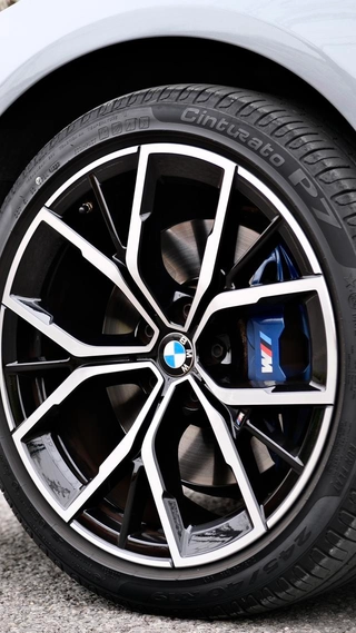 BMW 5 Series 2021 530i M Conjunto deportivo exterior foto 4