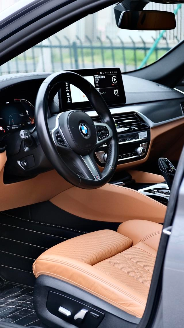 BMW 5 Series 2021 530i M Conjunto deportivo exterior foto 5