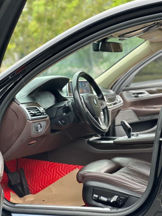 BMW 7 Series 2021 730Li Luxury Set interior photo 11