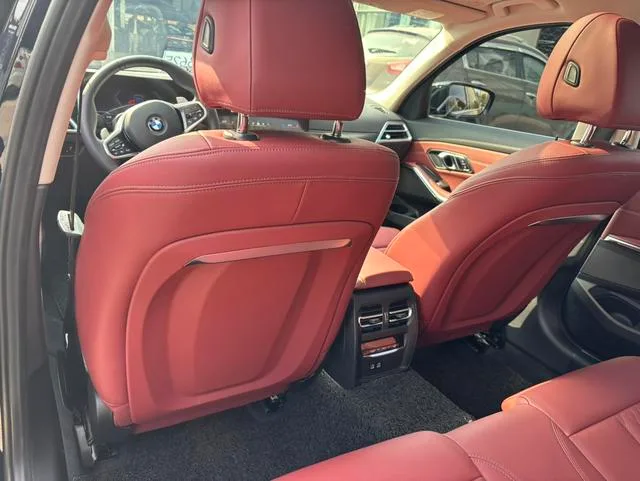 BMW 3 Series 2025 325Li M Sports suit interior photo 11