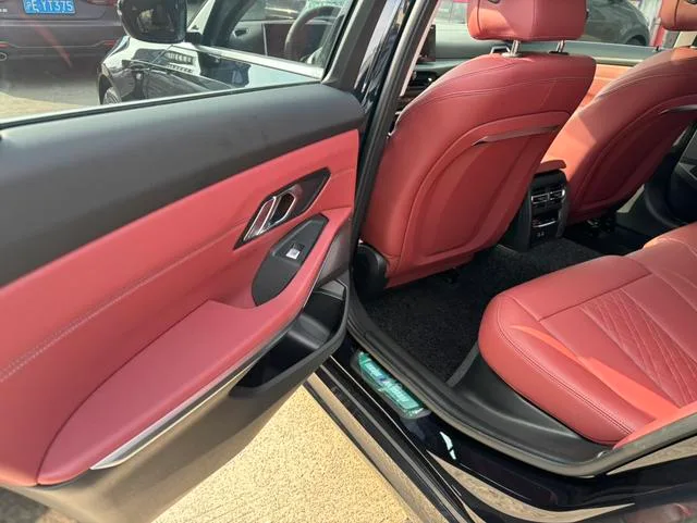 BMW 3 Series 2025 325Li M Sports suit interior photo 13