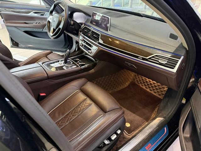 BMW 7 Series 2021 730Li M Sports suit exterior photo 5