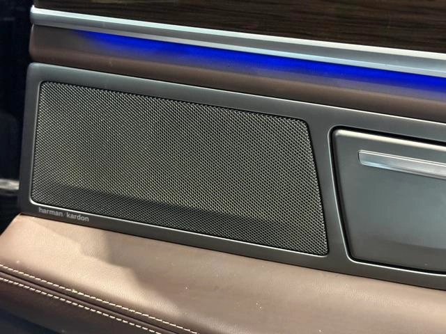 BMW 7 Series 2021 730Li M Sports suit interior photo 9