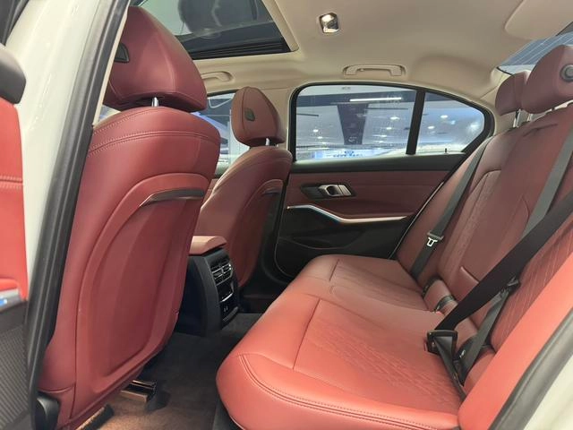 BMW 3 Series 2023 325i M Sports suit exterior photo 8