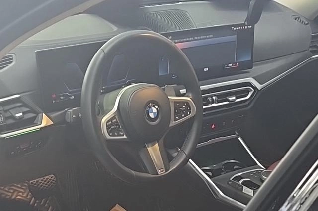 BMW 3 Series 2023 325i M Спортивный костюм интерьер фото 11