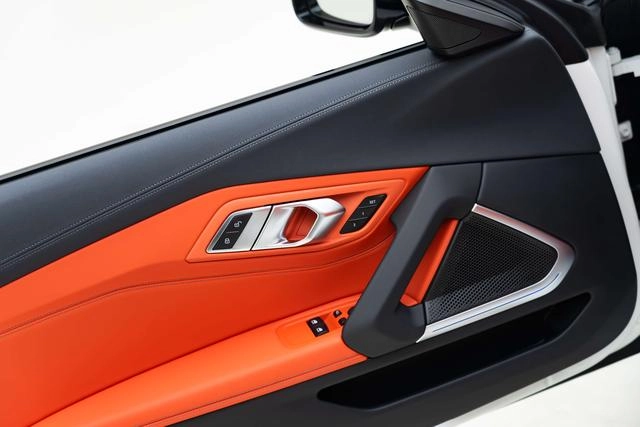 BMW Z4 2023 sDrive 25i M Sports suit interior photo 14