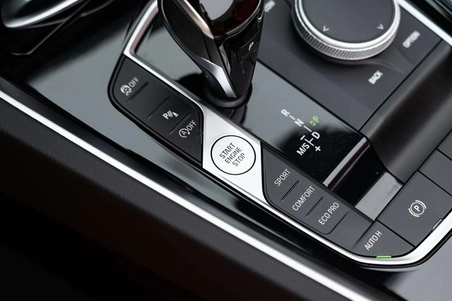 BMW Z4 2023 sDrive 25i M Sports suit interior photo 18