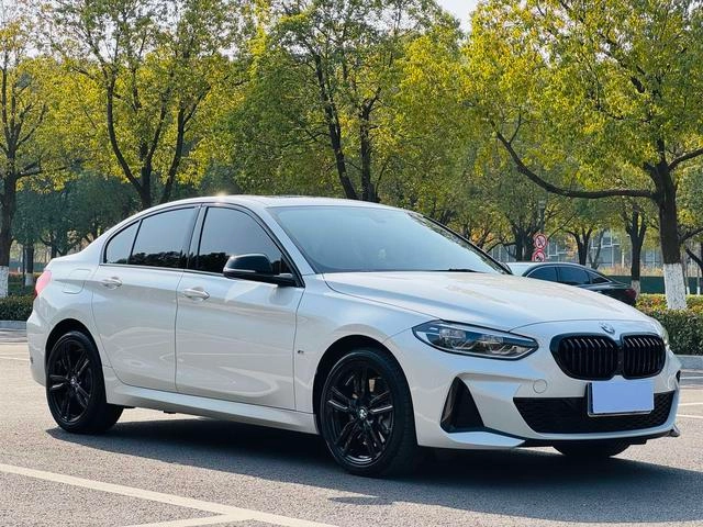 BMW 1 Series 2023 125i M Sports Obsidian Night Edition exterior photo 3