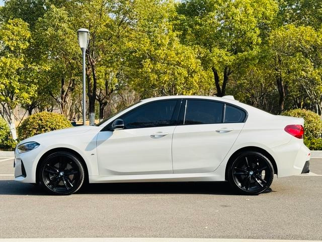 BMW 1 Series 2023 125i M Sports Obsidian Night Edition exterior photo 4