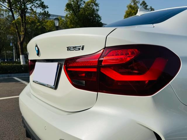 BMW 1 Series 2023 125i M Sports Obsidian Night Edition interior photo 16