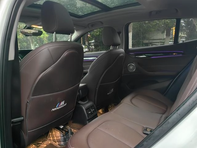 BMW X2 2023 sDrive25i M Sports Obsidian Night Edition interior photo 7