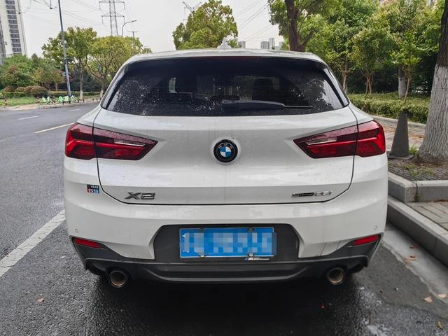 BMW X2 2023 sDrive25i M Sports Obsidian Night Edition interior photo 9