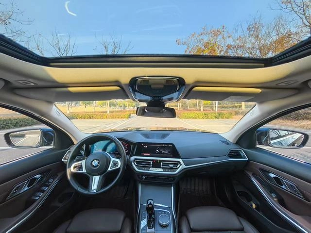BMW 3 Series 2022 325i M Sports suit exterior photo 6
