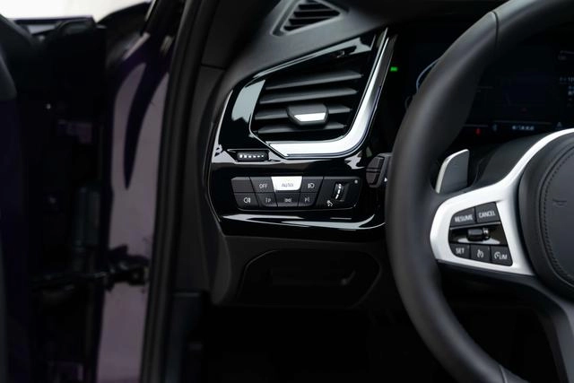BMW Z4 2023 sDrive 25i M Sports suit interior photo 14