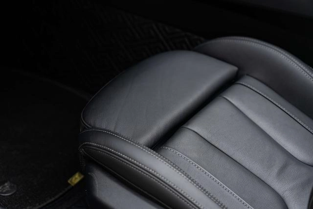 BMW Z4 2023 sDrive 25i M Sports suit interior photo 15