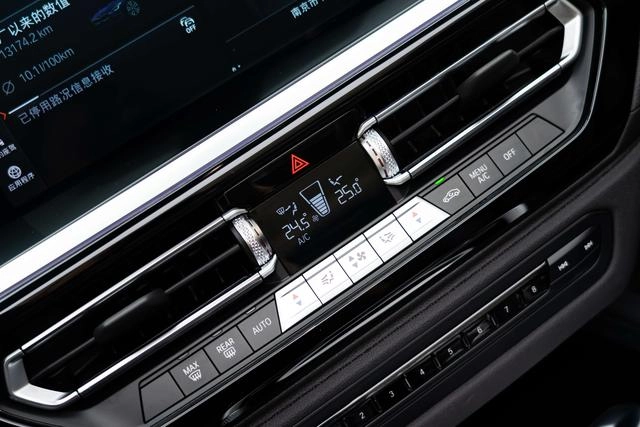 BMW Z4 2023 sDrive 25i M Sports suit interior photo 17
