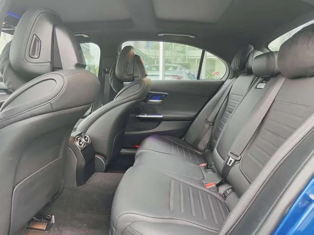 Mercedes-Benz C-Class 2023 C 260 L Sports version interior photo 14 Mercedes-Benz C-Class 2023 C 260 L Sports version interior photo 14