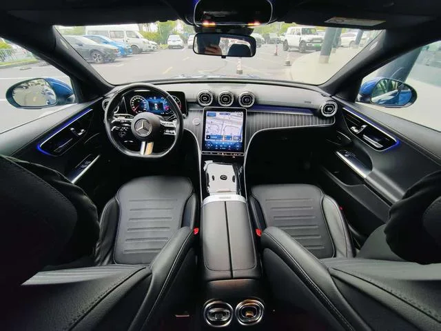 Mercedes-Benz C-Class 2023 C 260 L Sports version interior photo 18 Mercedes-Benz C-Class 2023 C 260 L Sports version interior photo 18