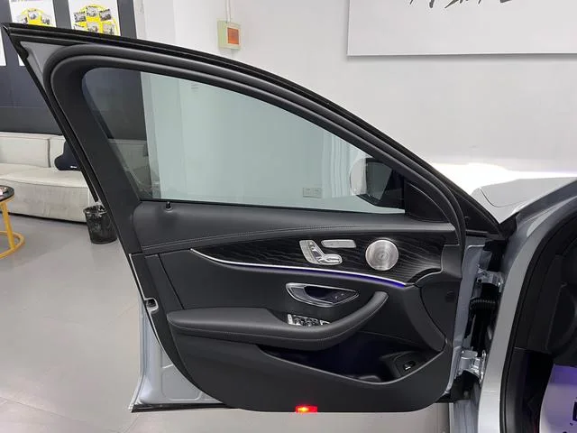 Mercedes-Benz E-Class (Imported) 2021 Restyling E 300 Sports version interior photo 12 Mercedes-Benz E-Class (Imported) 2021 Restyling E 300 Sports version interior photo 12
