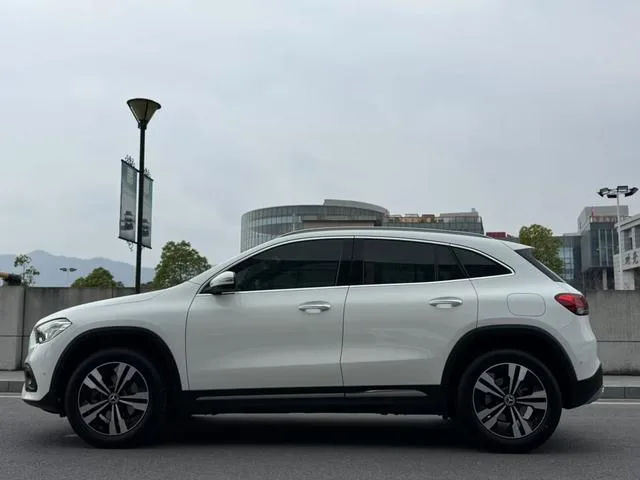 Mercedes-Benz GLA 2022 GLA 200 interior foto 6