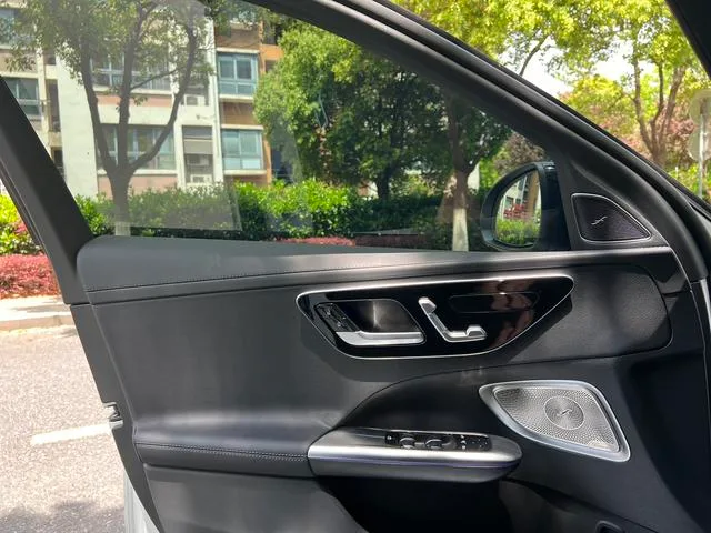 Mercedes-Benz C-Class 2025 C 260 L Edición deportiva Haoye exterior foto 8 Mercedes-Benz C-Class 2025 C 260 L Edición deportiva Haoye exterior foto 8