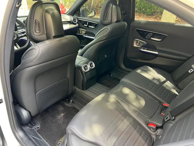 Mercedes-Benz C-Class 2025 C 260 L Edición deportiva Haoye interior foto 16 Mercedes-Benz C-Class 2025 C 260 L Edición deportiva Haoye interior foto 16